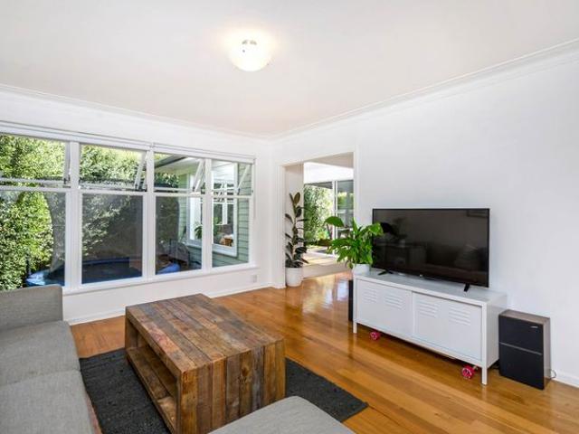 18 Lowtherhurst Road, Massey, Waitakere City
