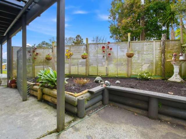 18 Mcentee Road, Waitakere, City