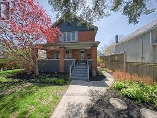 18 Maplecrest Avenue, St. Catharines Burleigh Hill, ON, L2T 1A8 house for sale | Listing ID X13083 | Royal LePage