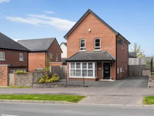 18 Millmount Village Square