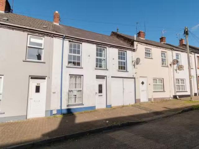 18 Moat Road