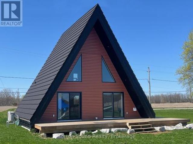 18 Queen Street W, Norfolk St. Williams, ON, N0E 1P0 house for sale | Listing ID X12118 | Royal LePage