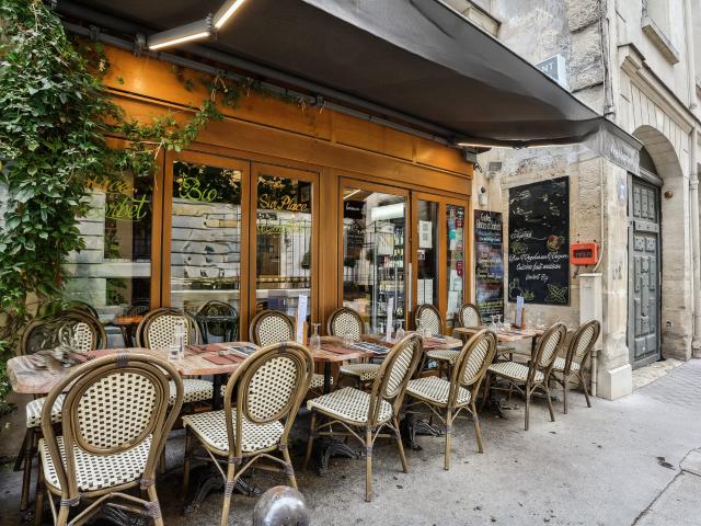 18 rue de la Bûcherie, Murs commerciaux occupés