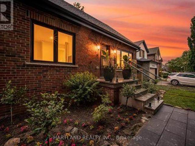 18 Shaver Avenue N, Toronto, ON, M9B 4N4 house for sale Lis.