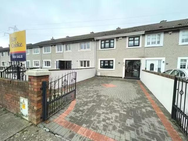 18 St Ronans Gardens, D22 R5Y9, Clondalkin, Dublin 22 is for s.