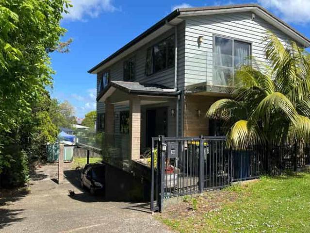 18 Stottholm Road, Titirangi, Waitakere City