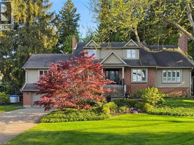 18 Stonegate Drive, Hamilton, ON, L9G 3R7 Luxury House for sale | Listing ID 40847 | Royal LePage Carriage Trade Luxury Properties