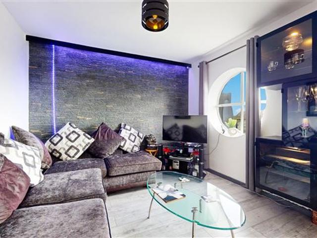 325,000 | 18 Stationcourt Way, Coolmine, Dublin 15 Leonard Wilson Keenan 4989 MyHome. Ie Residential
