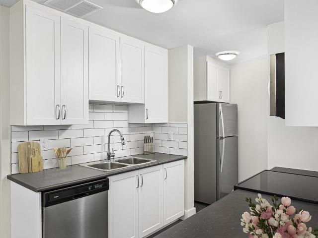 18 Steeles Avenue, East 2 Bedroom Apartment for Rent at 18 Steeles Ave E, Markham, ON L3T 1A1 Grandview