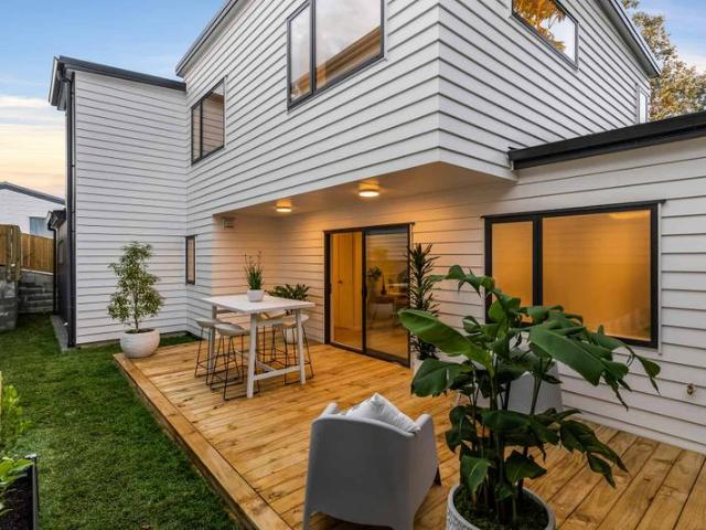 18a Kathleen Street, Glenfield, North Shore City For Sale