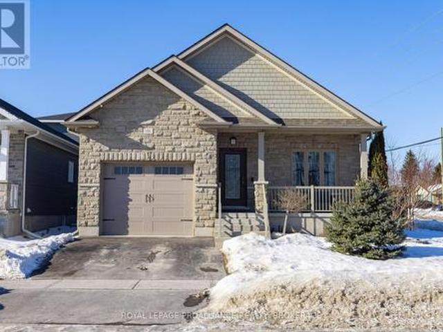 18K Manitou Crescent E, Loyalist Amherstview, ON, K7N 0C8 house for sale | Listing ID X12000 | Royal LePage