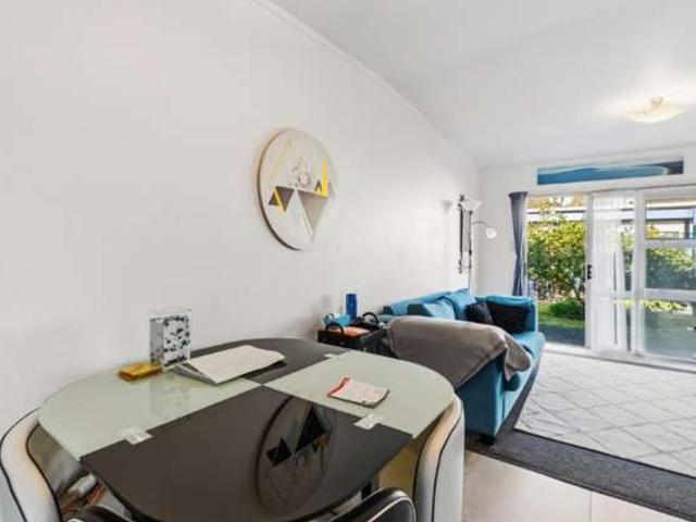19/100 River Road, Hamilton East, Hamilton City
