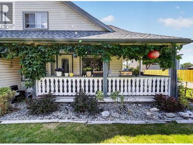 1910 Kelowna Crescent N Unit# B, Cranbrook, BC, V1C 6R3 house for sale | Listing ID 10394 | Royal LePage