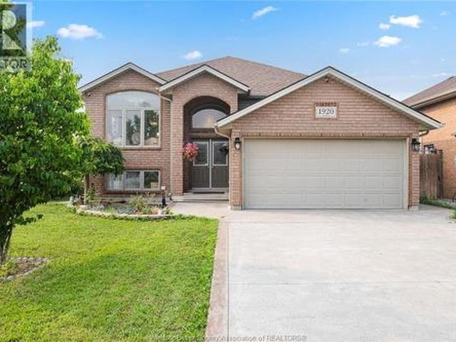 1920 Manitoba Street, Windsor, ON, N9B 3H8 house for sale | Listing ID 26017 | Royal LePage