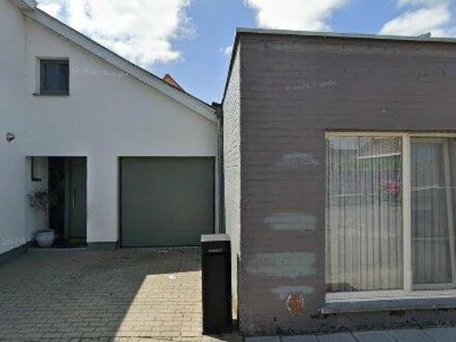192 m2 apartment for rent in Koekelare