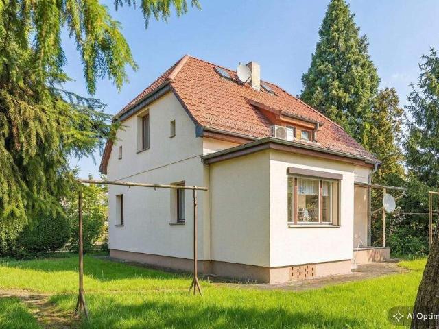 1930er Charme trifft auf vielfältige Möglichkeiten mit großzügigem Garten und Raum für Ideen