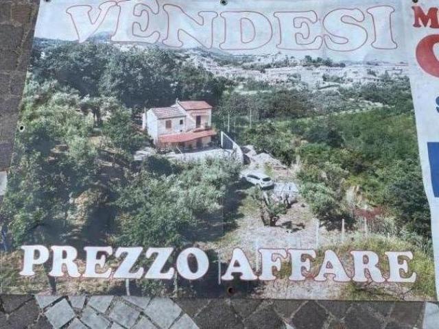 1946/TEANO Rustico/casale di mq 110 su due livelli a San Marco di Teano con 5.000 mq di terreno circostante