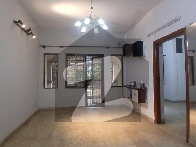 1947 sq Ground Floor Flat Available for sale in G15 with separate units