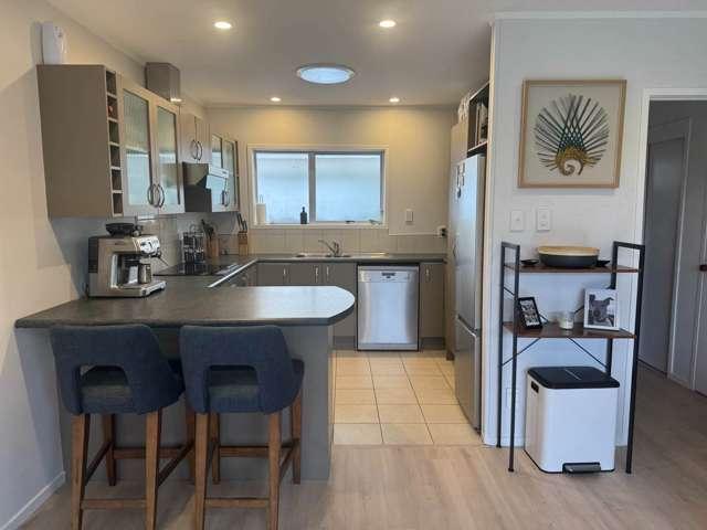 1/957A Beach Road, Torbay, North Shore City