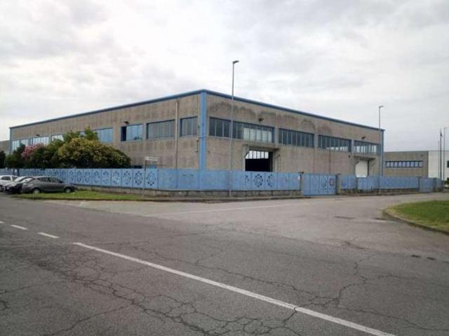195/2023 U BS porzione di capannone con corte esclusiva in asta a Leno