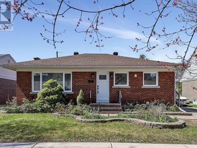 1960 Othello Avenue, Ottawa, ON, K1G 2A4 house for sale | Listing ID X13518 | Royal LePage