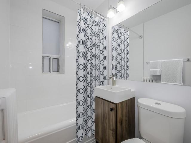 196 Eglinton Avenue East 1 Bedroom Apartment for Rent at 196 Eglinton Ave E, Toronto, ON M4P 1K2 North Toronto