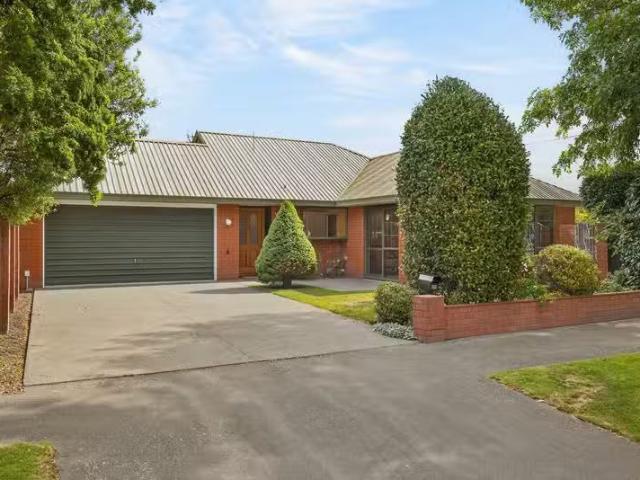 196 Hawthornden Road, Avonhead, NZ 8041 Townhouse for Sale