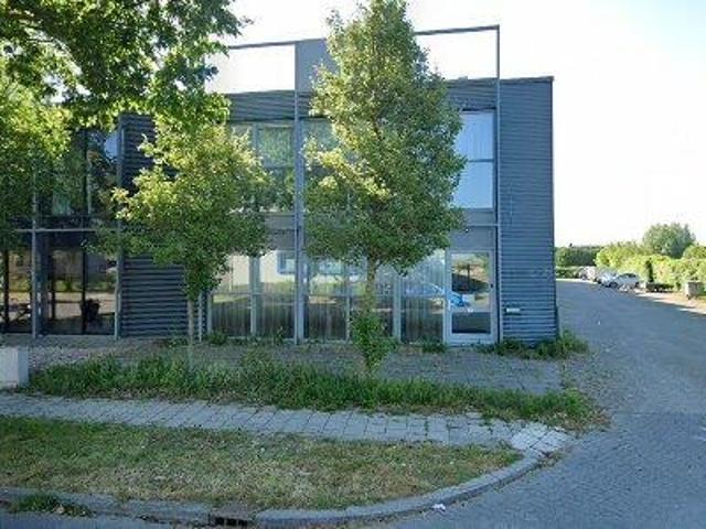 196 m2 office space for sale in Nissewaard