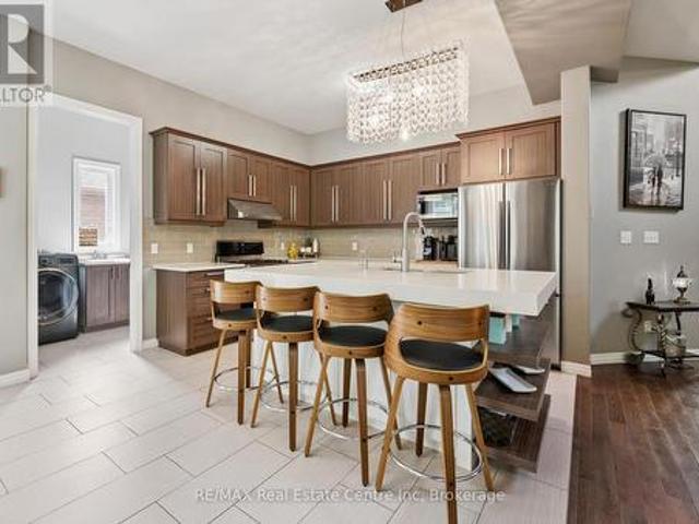 196 Maple Bush Drive, Cambridge, ON, N1T 0B7 house for sale | Listing ID X13515 | Royal LePage