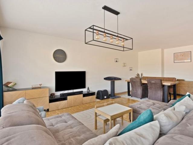 1974 Appartement spacieux de deux chambres