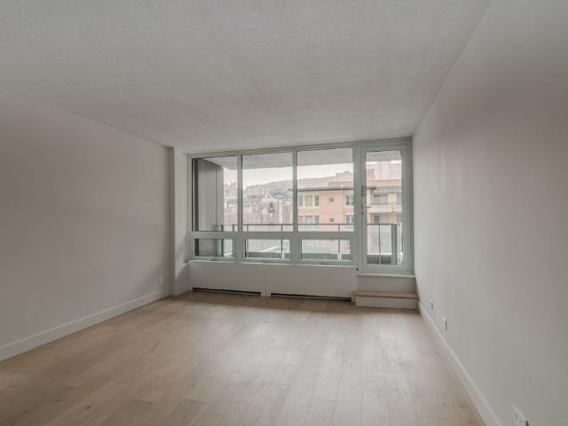 1975 Maisonneuve Blvd West