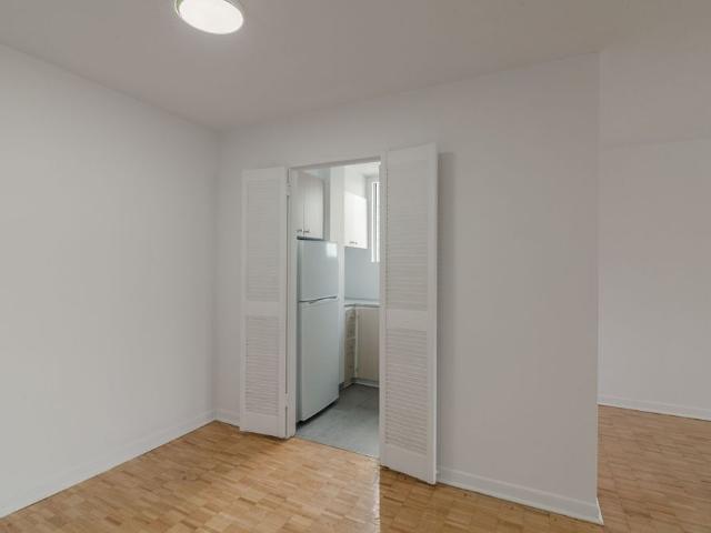 1975 Maisonneuve Blvd West