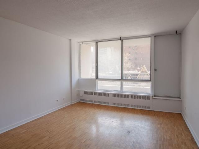 1975 Maisonneuve Blvd West