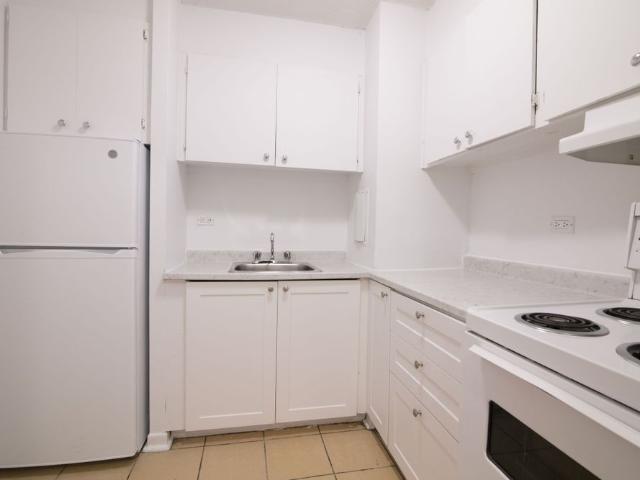 1975 Maisonneuve Blvd West