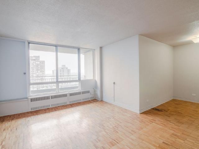 1975 Maisonneuve Blvd West