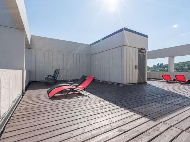 1975 Maisonneuve Blvd West