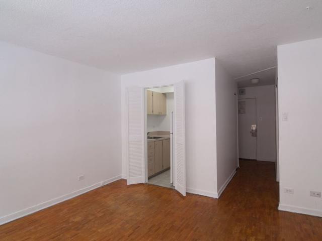 1975 Maisonneuve Blvd West