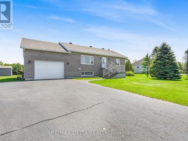 1987 Paul Drive, Clarence Rockland, ON, K0A 1E0 house for sale | Listing ID X12179 | Royal LePage
