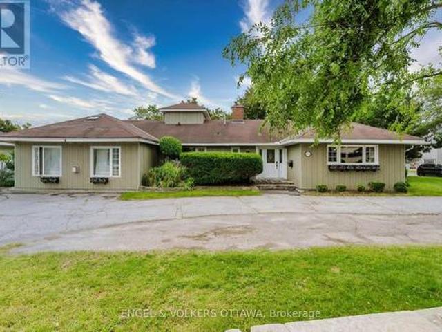 1994 Carling Avenue, Ottawa, ON, K2A 1G1 house for lease | Listing ID X13702 | Royal LePage