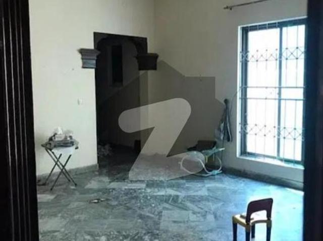 19.5 Marla House For Sale Hot location In Paradise Valley