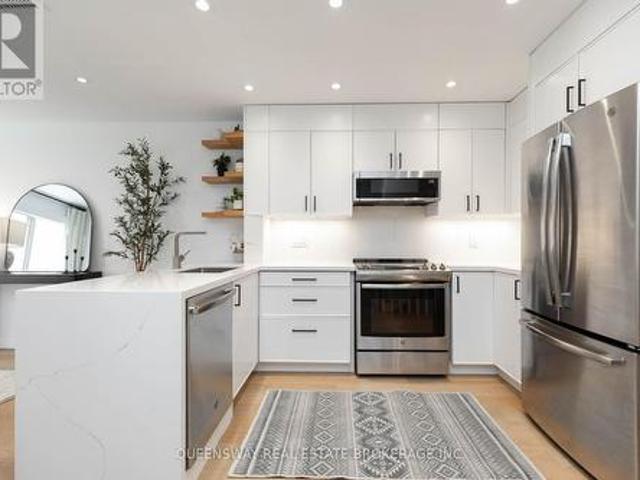 19 232 St. George Street, Toronto, ON, M5R 2N5 townhouse for sale | Listing ID C12082 | Royal LePage