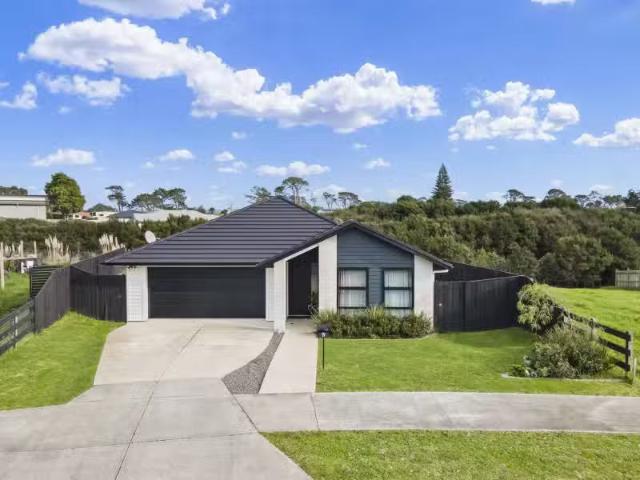 19 Tahuna Minhinnick Drive, Glenbrook, Franklin For Sale
