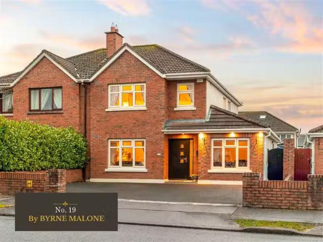 19 The Crescent, Liffey Hall, Newbridge, Co. Kildare, W12 TX90