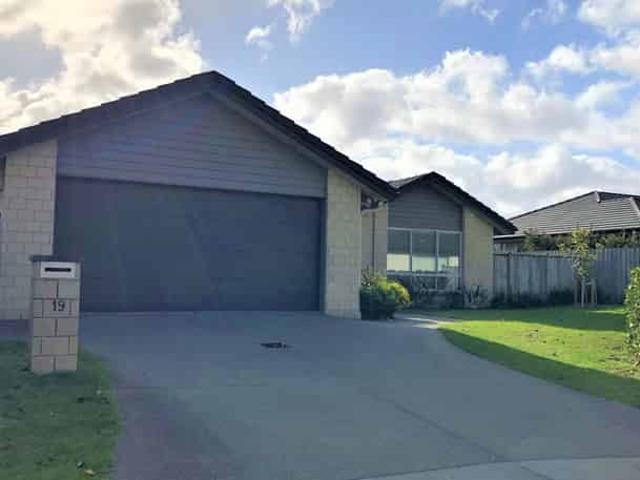 19 Tongeren Square, Karaka, Franklin