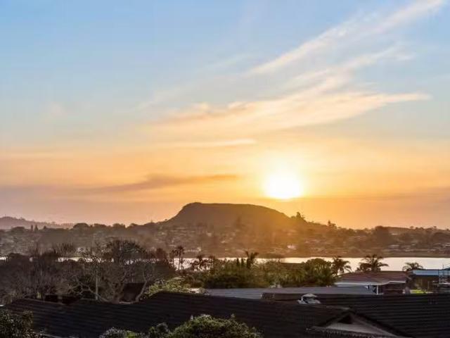 19 Caithness Place, Farm Cove, Manukau City For Sale