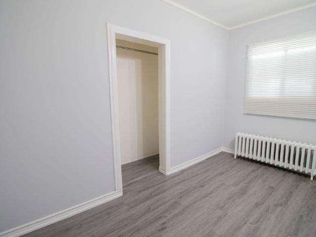 19 Dain Ave, Welland All Inclusive 1 Bed + Den Main Unit