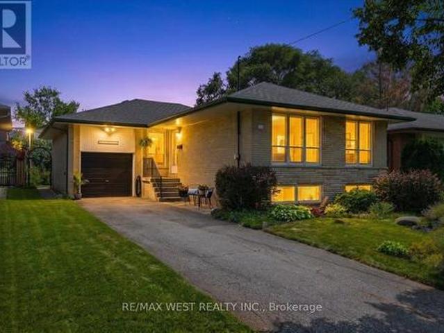 19 Decarie Circle, Toronto, ON, M9B 3H6 house for sale | Listing ID W13598 | Royal LePage
