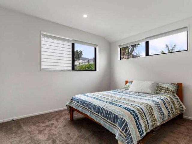 19 Elliott Avenue, Bayview, North Shore City