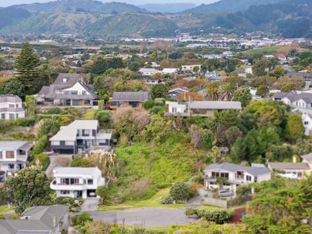 19 Groves Road, Raumati Beach, Kapiti Coast
