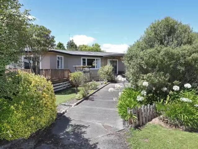 19 Ingham Street, Halcombe, Manawatu